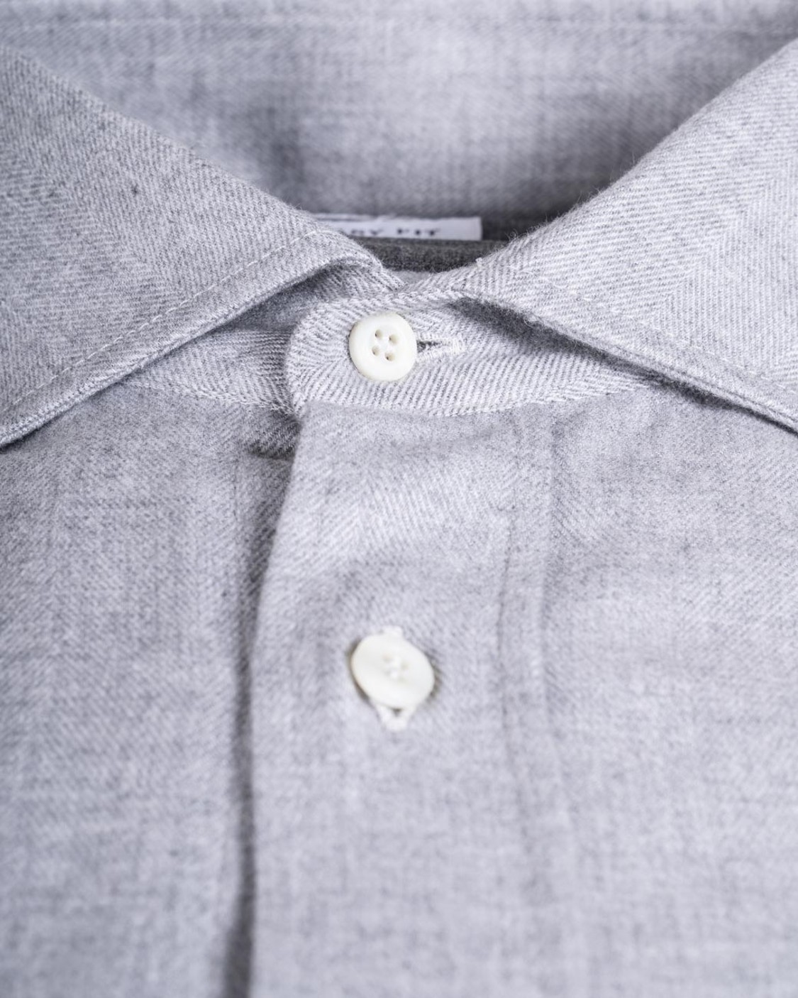 shop BRUNELLO CUCINELLI  Camicia: Brunello Cucinelli camicia in cotone.
Chiusura con cannoncino e bottoni in madreperla.
Colletto francese.
Polsini con due bottoni in madreperla.
Basic fit.
Composizione:  61% cotone, 39% lyocell.
Made in Italy.. MY6370627-C045 number 4322900